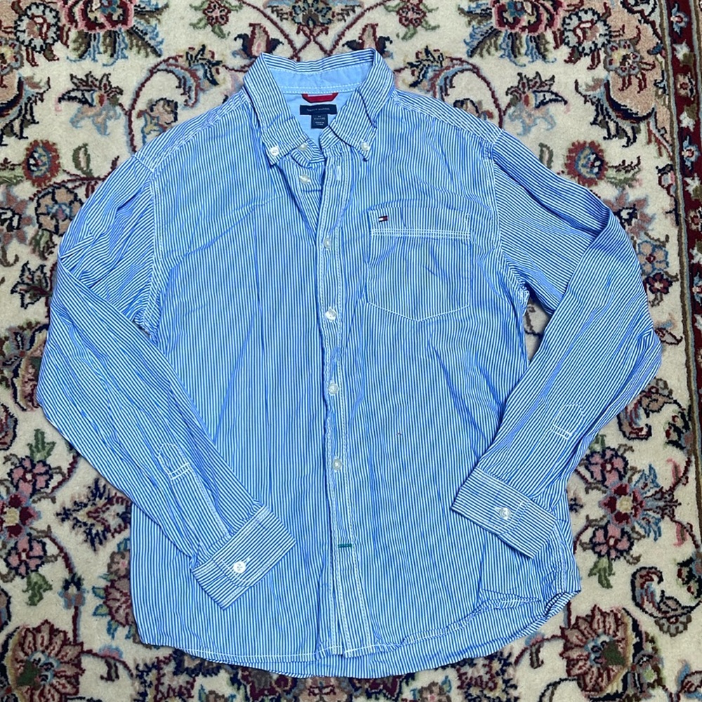 Tommy Hilfiger boys button down size  10-12🤍🩵